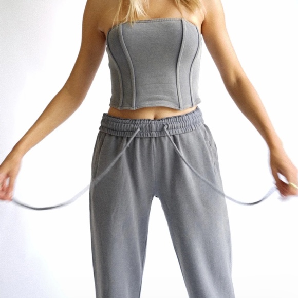 Yellow the label set - Picture 1 of 1